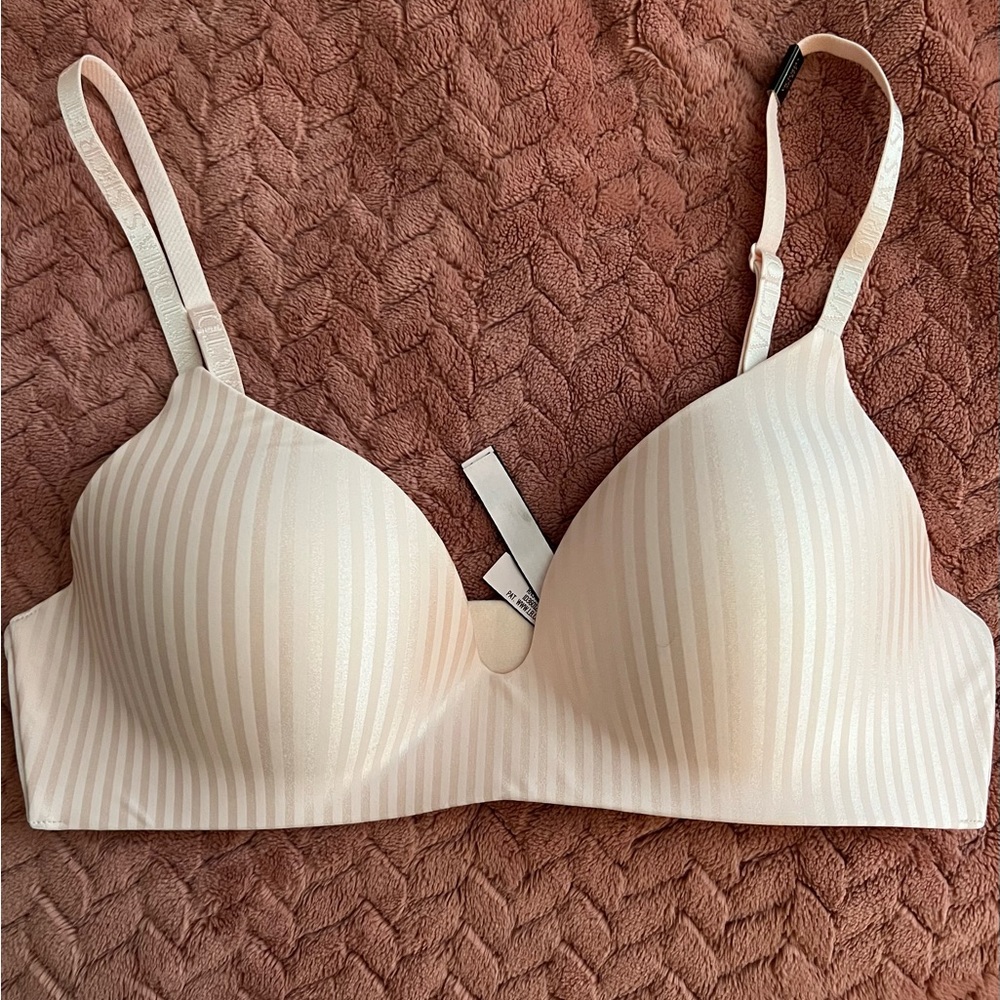 NWT Victoria’s Secret Lightly Lined Tshirt Bra 34 C